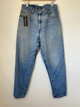 Load image into Gallery viewer, 210. Vintage Levis size 31
