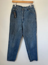 Load image into Gallery viewer, 202. Vintage Levis size 26
