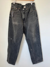 Load image into Gallery viewer, 200. Vintage Levis size 31
