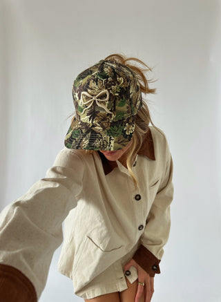 CAMO BOW TRUCKER HAT - 