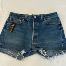 Load image into Gallery viewer, 131. Vintage Levi shorts size 32
