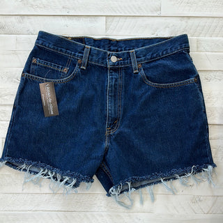 166. Vintage Levi shorts size 31