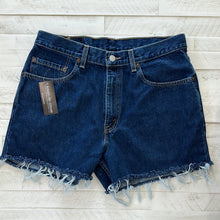 Load image into Gallery viewer, 166. Vintage Levi shorts size 31
