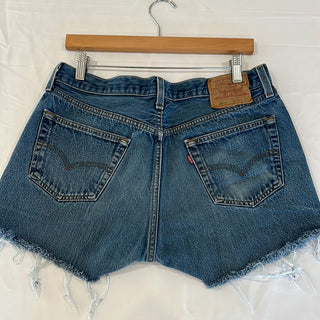 138. Vintage Levi shorts size 30