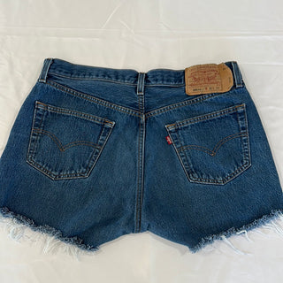 102. Vintage Levi shorts size 32