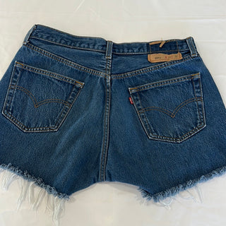 124. Vintage Levi shorts size 30