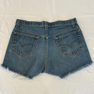 110. Vintage Levi shorts size 32