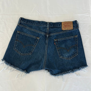 103. Vintage Levi shorts size 32