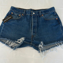 Load image into Gallery viewer, 124. Vintage Levi shorts size 30

