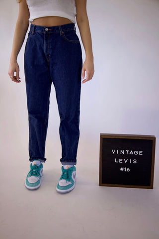 16. VINTAGE LEVIS size 28