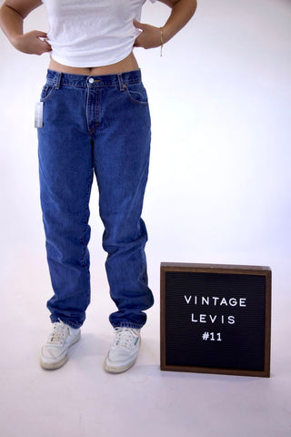 11. VINTAGE LEVIS size 28