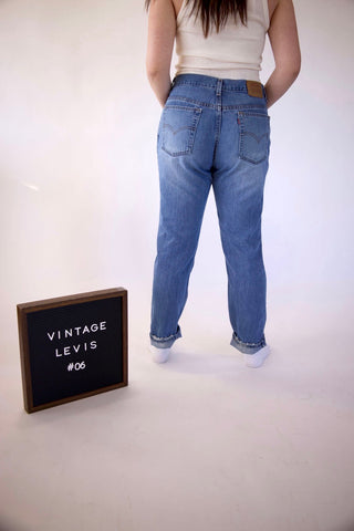 06. VINTAGE LEVIS size 30