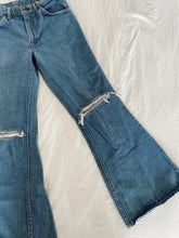 Load image into Gallery viewer, 43. VINTAGE LEVIS size 29
