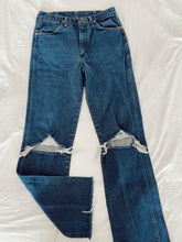 Load image into Gallery viewer, 41. VINTAGE WRANGLERS size 28

